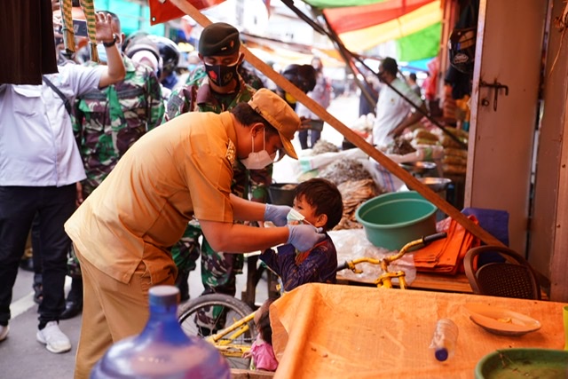 Wagub Sulsel Bersama Pangdam dan Kapolda Sosialisasi Disiplin Prokes di Sejumlah Tempat Keramaian di Makassar